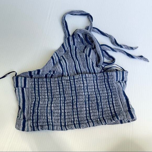 Roxy striped halter crop top with front cutout smocked back blue stripes sz Med - Picture 5 of 9